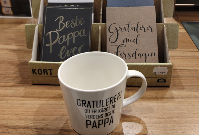 Bilde med farsdagskort, og farsdagskopp