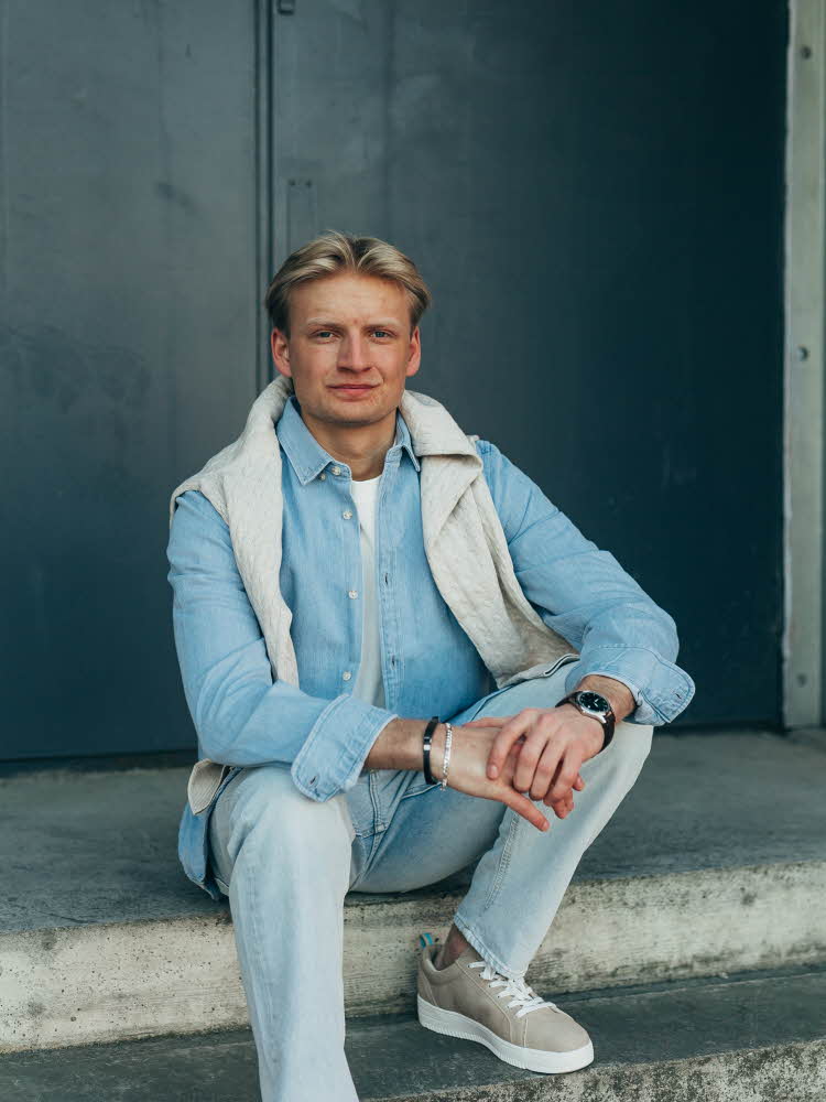 Mann i denim