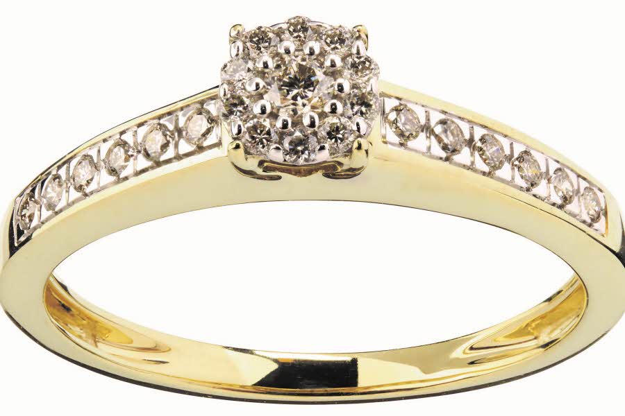 ring med diamanter i gult gull