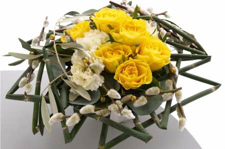 Påskegul blomsteroppsats