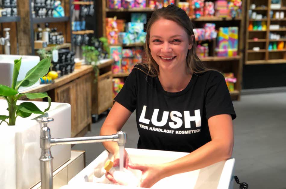 Yri Amanda er butikkleder på Lush