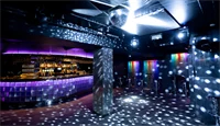London Pub, bar og dansegulv med discokule