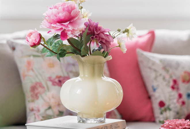Vase og blomster fra Kremmerhuset