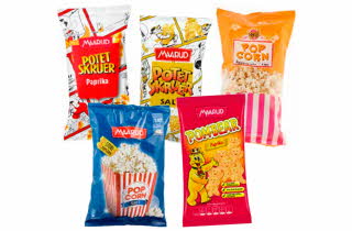bilde av 5 poser med chips og popcorn