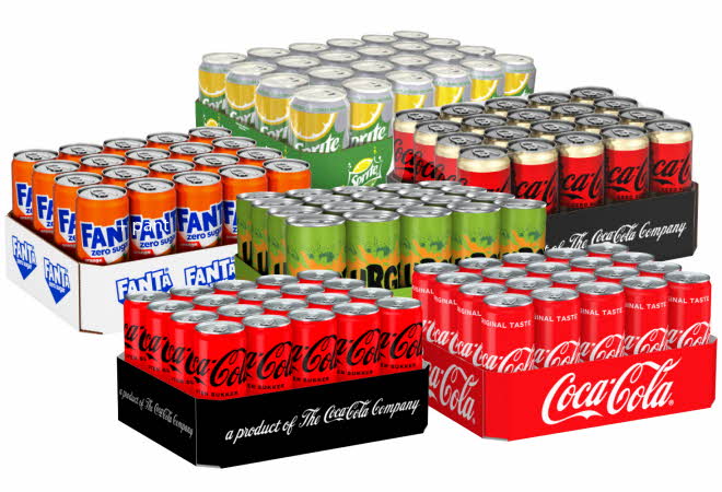 Flere brett med brus, inkludert Coca-Cola, Coca-Cola Zero, Fanta Zero, Sprite og Urge.