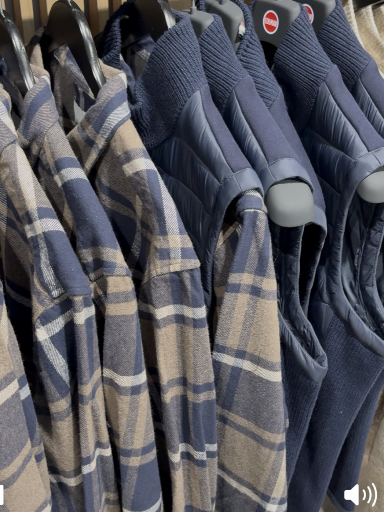 skjorter og vester og hengere