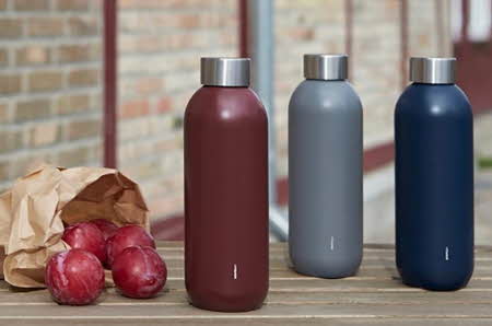 Stelton drikkeflasker i burgunder, grå og mørk blå