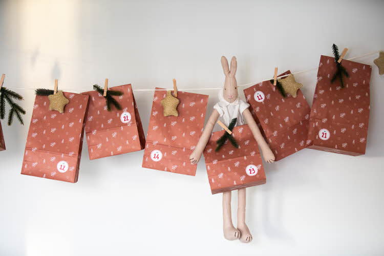 Gavekalender henger på snor