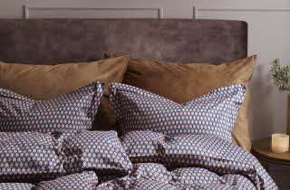 En seng redd opp med sengesettet Pierre fra Princess