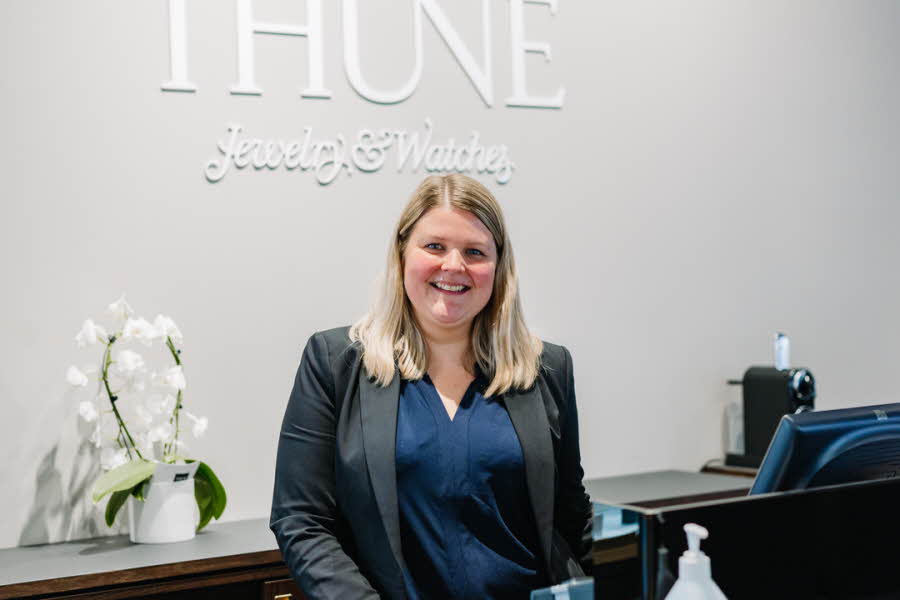 Thune er en av Norges ledende bedrifter innen gullsmed-, diamantforhandler og urmakerbransjen. Vi har tatt en prat med Elisabeth, som er butikkleder.