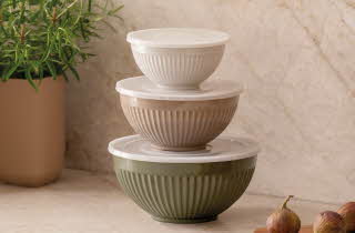 bilde av bollesett i ulike færger med grøn underst, rosa i midten, hvit på toppen. fra stor till små