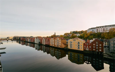 Flott utsikt fra kontoretasjen over Nidelva