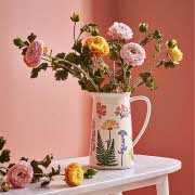 en vase/mugge med blomstrer