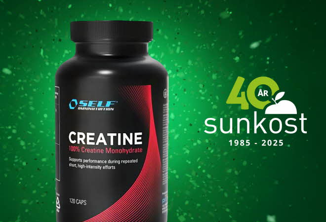 Boks med Self Omni Kreatin mot grønn bakgrunn med Sunkost 40-årslogo.
