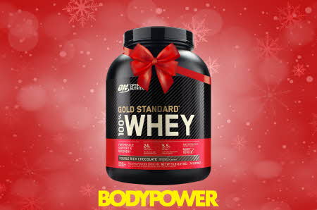 en stor boks med proteinpulver