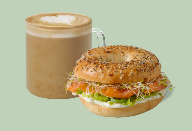 Lunsjtilbud bagel og kaffe med melk