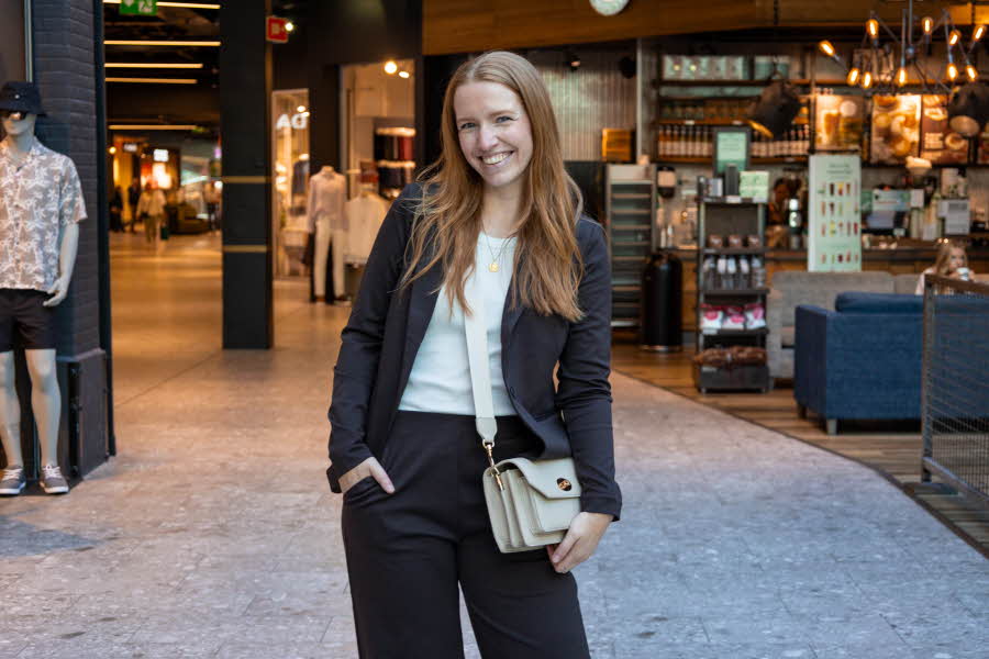 En god basisgarderobe inneholder tidløse plagg som er like fine år etter år og kan styles på mange måter. Her guider vi deg til høstens tidløse nøkkelplagg. 