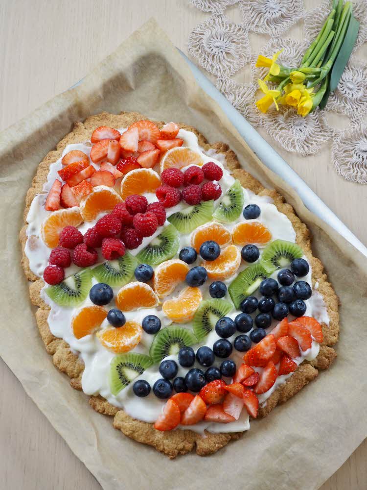 bilde av pizza med frukt og bær