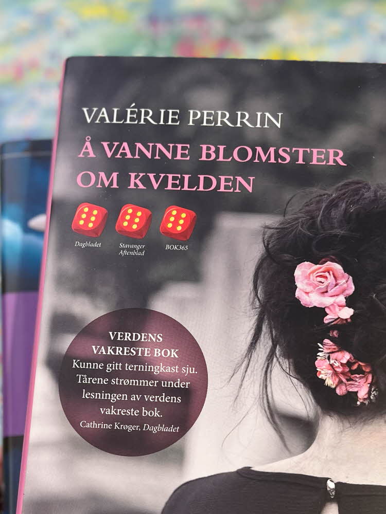 Coveret til boken "Å vanne blomster om kvelden"