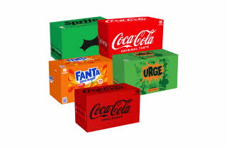 Fem pakker med brusbokser fra Coca Cola, Urge, Sprite og Fanta