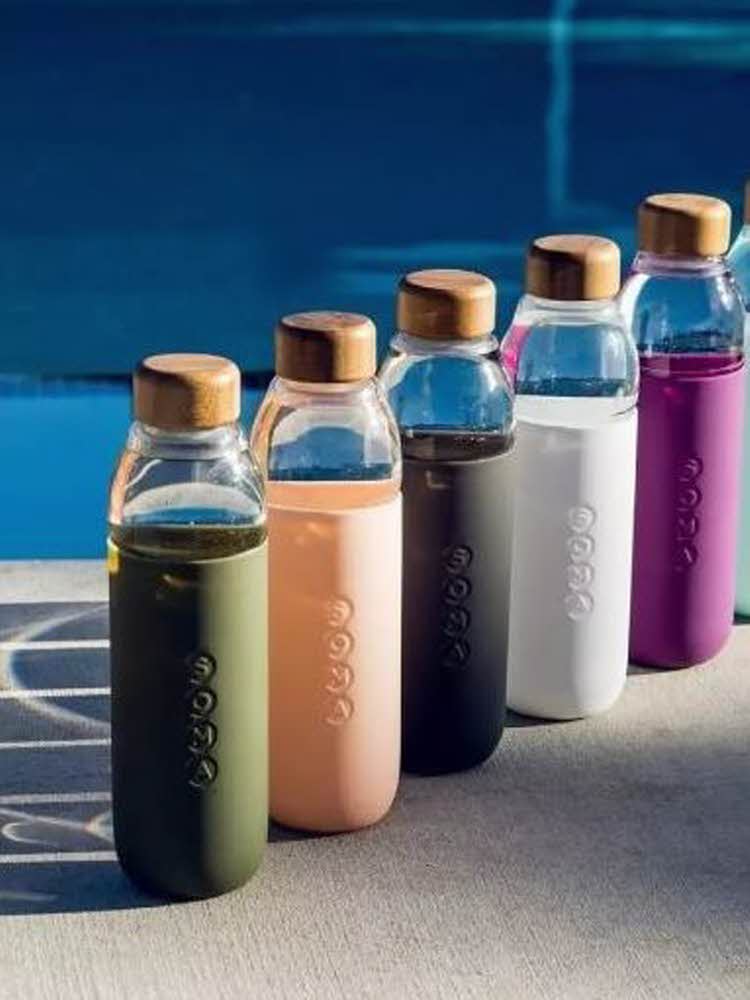 fem flasker i forskjellige farger fra Soma