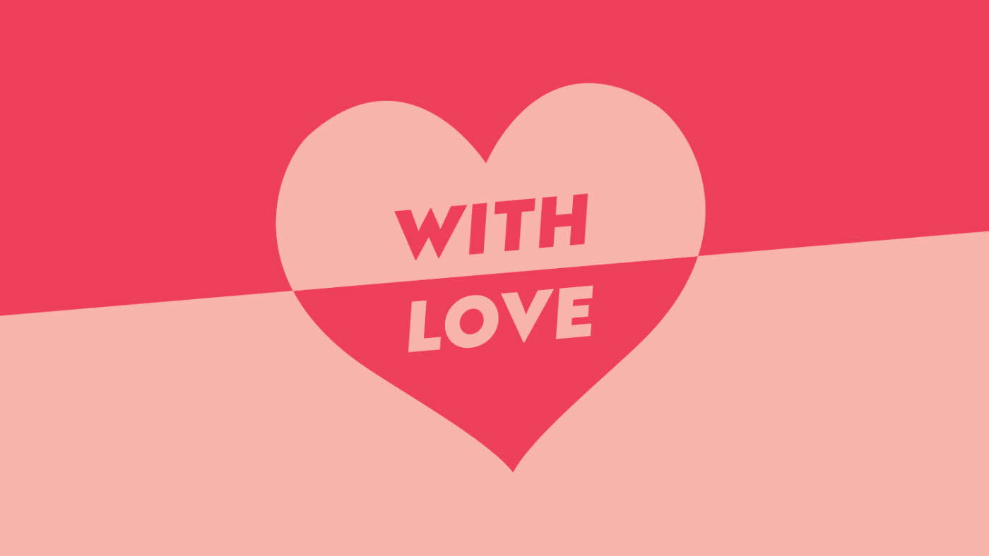 To forskjellige rosafarger og et hjerte i midten med teksten "with love"