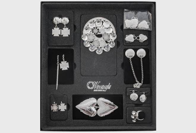 komplett sett og eske med bunadsølv fra aseco gull og sølv