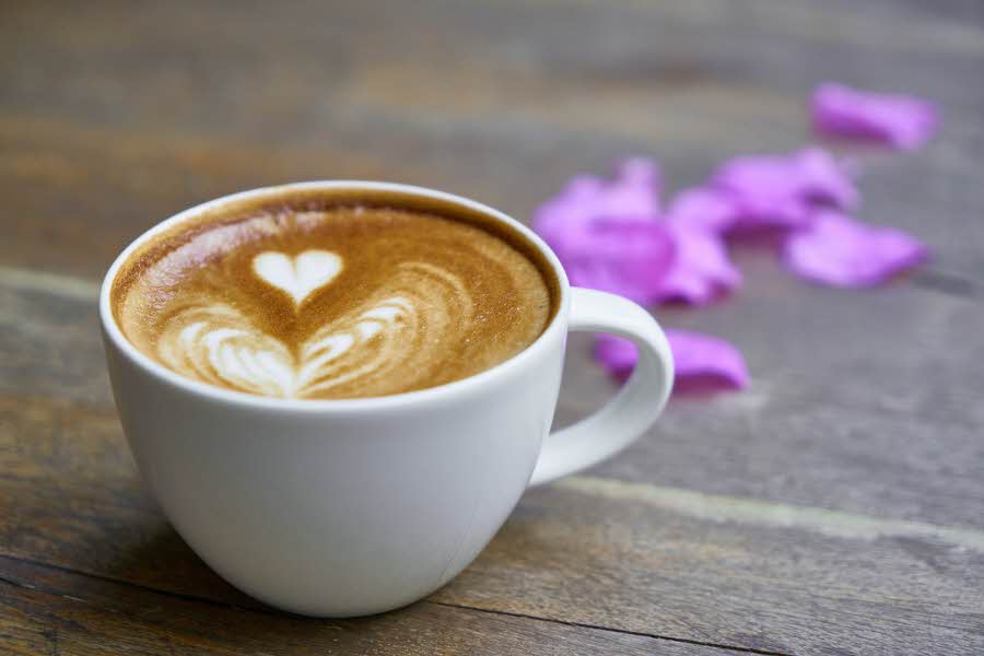 kaffekopp med hjerte og pedals