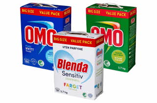 To pakker med OMO og en pakke med Blenda vaskepulver