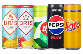 To bokser Farris Bris, en boks 7Up Free, en boks Pepsi Max og en boks Solo Super.