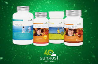 Kosttilskudd fra Sunkost, inkludert Omega-3, vitamin C, D3 og probiotika.