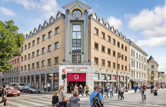 Fasadebilde av Arkaden Shopping ved inngangen til senteret