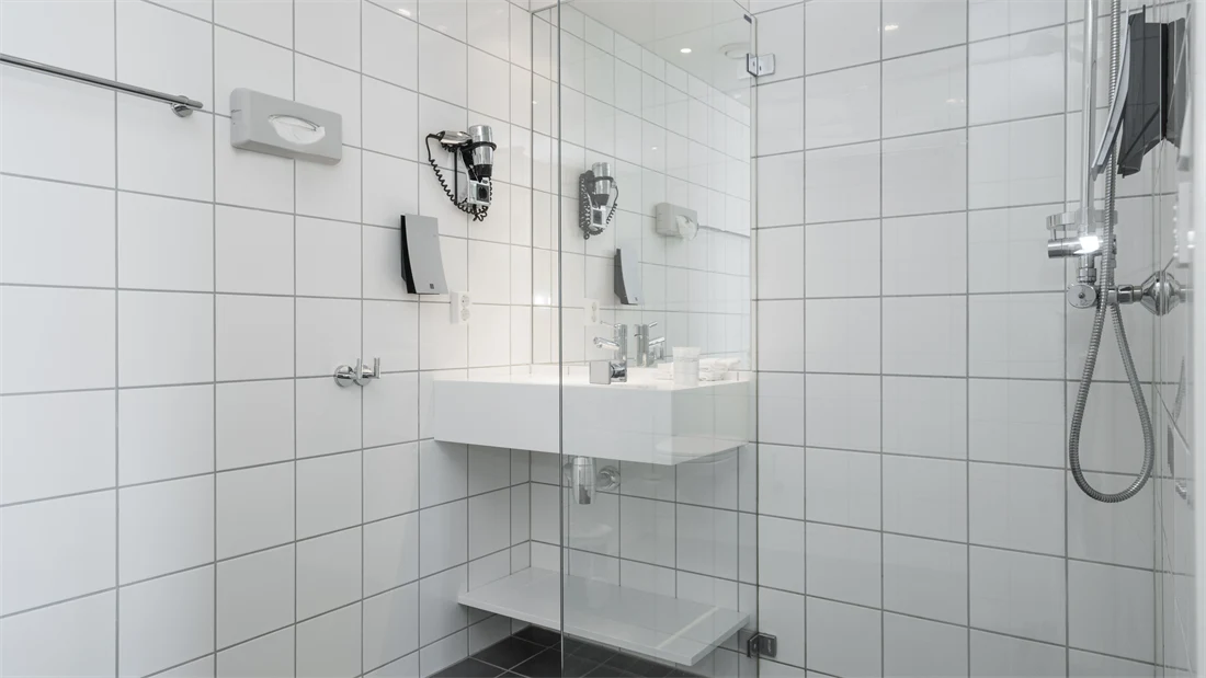 Bad med dusj i business rom på Thon Hotel Nidaros