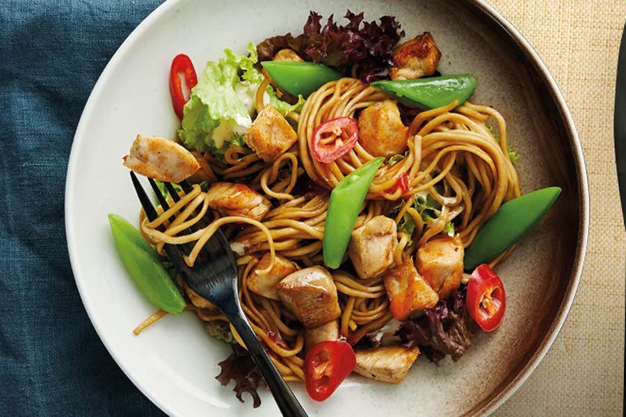 tallerken_med_thai_kylling_og_nudelsalat