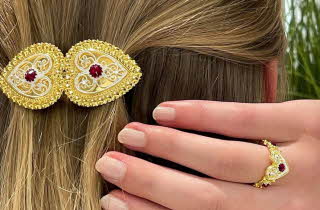 Dame pyntet med bunadsølv