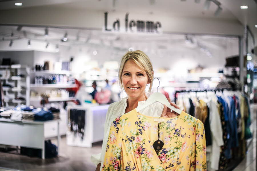 Hos AMFI Vågsbygds lekre nisjebutikk La Femme er det sjeldent et ledig øyeblikk for eier Trine Lise Elieson og hennes ansatte.