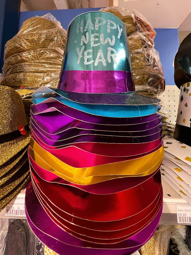 Papp hatter med tekst "Happy New Year"