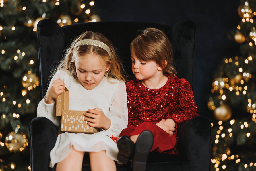 Finn både julegaver og julemagi! Les alt om festantrekk, gode julegåvetips til heile familien og alt det kjekke du kan oppleve AMFI Knarvik i førjulstida.