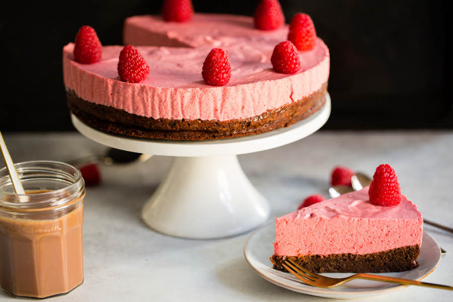 Den friske kaken er nydelig å servere som en dessert eller i et bursdagsselskap.