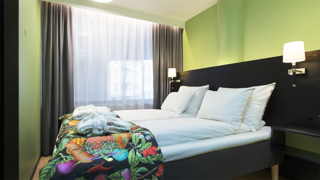 Soverom med dobbeltseng i suite på Thon Hotel Vika Atrium i Oslo