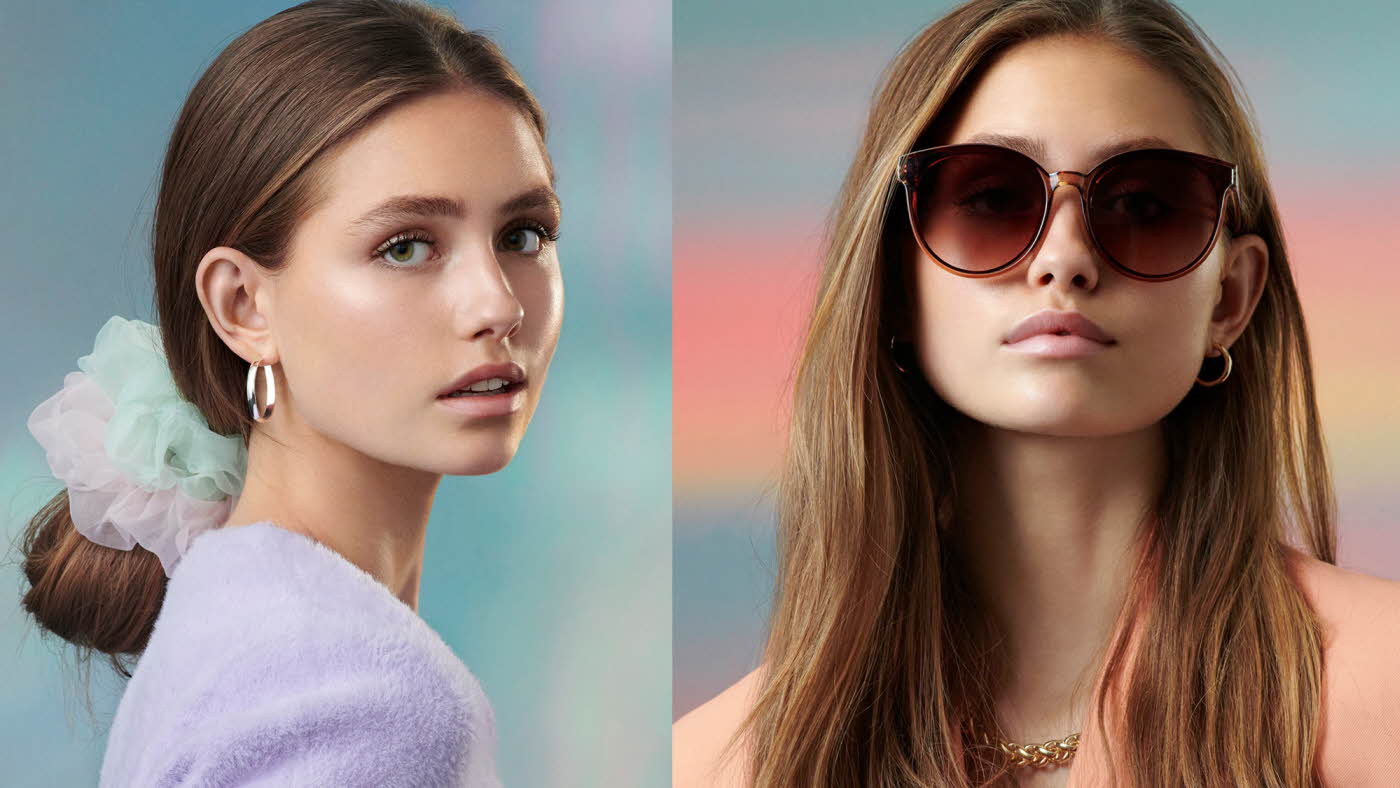 Bilde av en jente med strikk i håret og en med solbriller