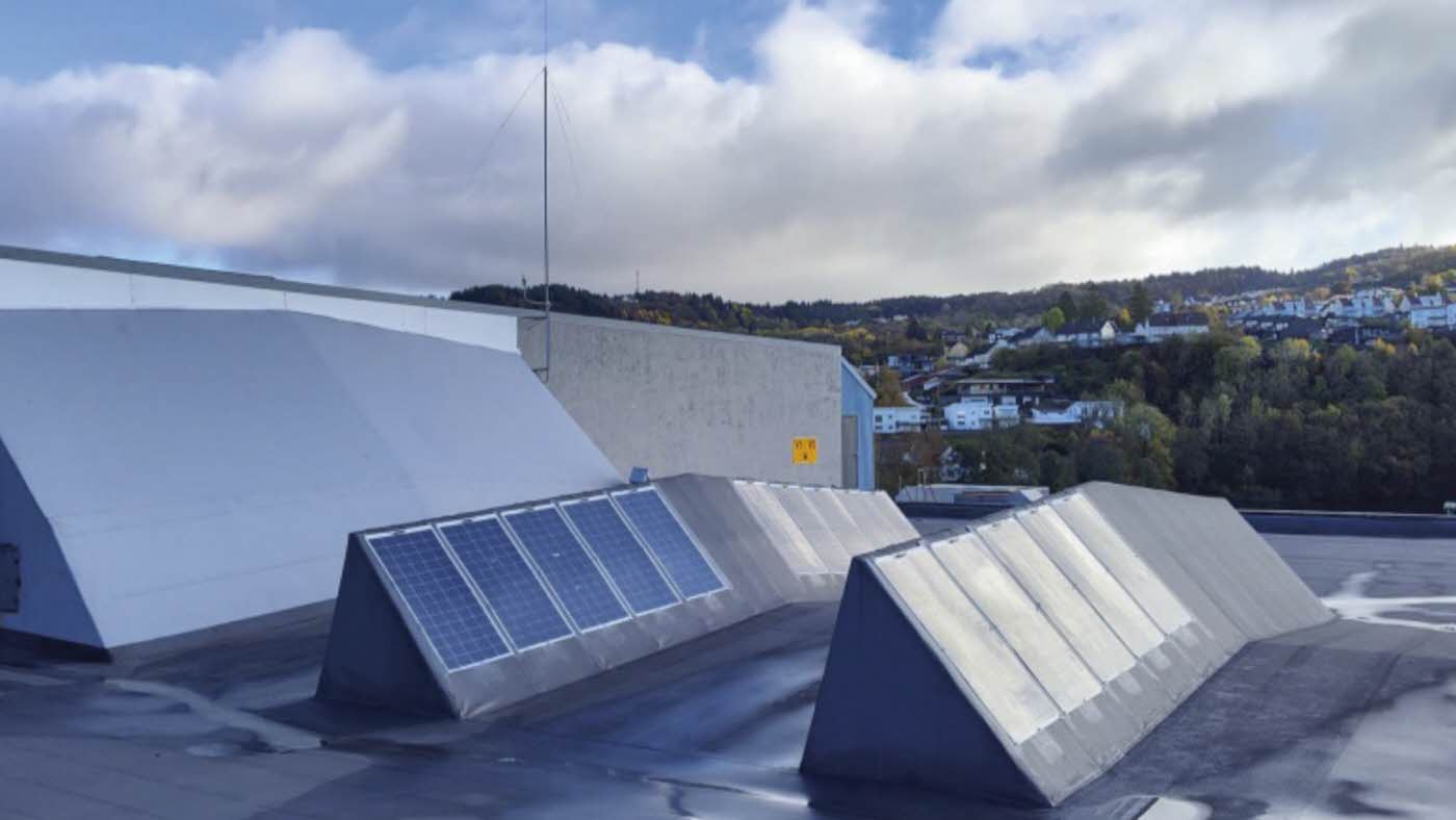 Solcellepanel på taket