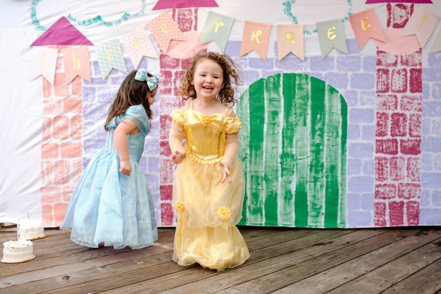 Har du et bursdagsbarn som fyller 3, 4 eller 5 år, er sjansen stor for at prinsessebursdag står øverst på ønskelisten. Her er tipsene til pynt og aktiviteter.