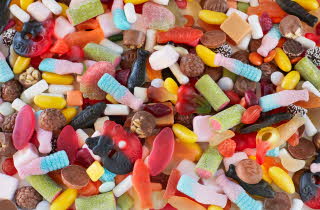 En haug med smågodt.