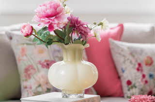 Vase og blomster fra Kremmerhuset