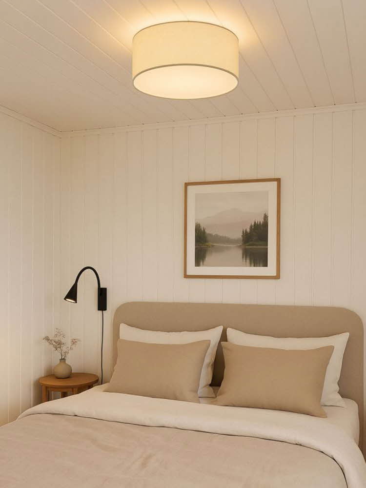 Seng med lampe ovenfor