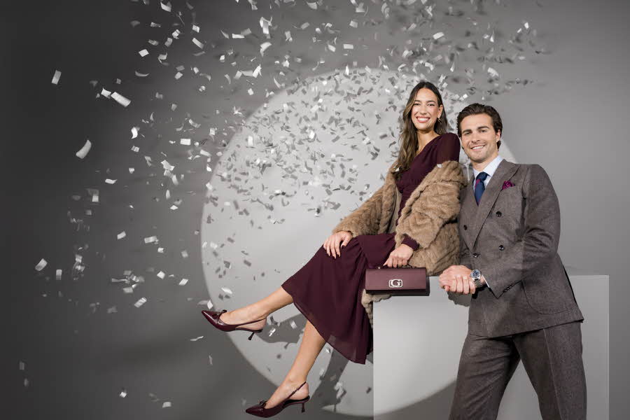 Paljetter, fuskepels og smoking er blant årets favoritter. Denne julen lar vi burgunder, bruntoner og sølv sette stemningen når vi kler oss til høytiden fester.