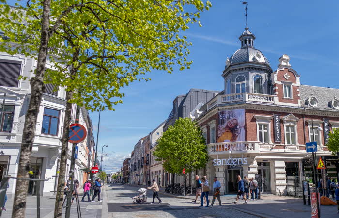 Fasadebilde av kjøpesenteret Sandens i Kristiansand.