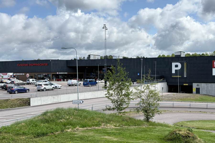 När du besöker Töcksfors Shoppingcenter ska det vara enkelt, bekvämt och smidigt – oavsett om du kommer för att handla, fika eller bara njuta av en härlig dag.