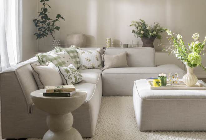 En beige hjørnesofa